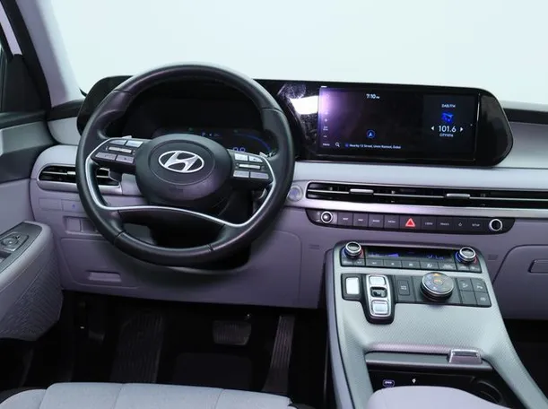 Car image 9