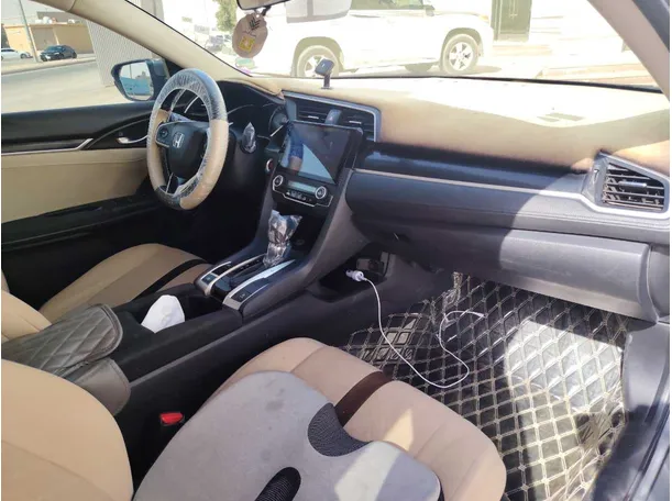 Car image 14