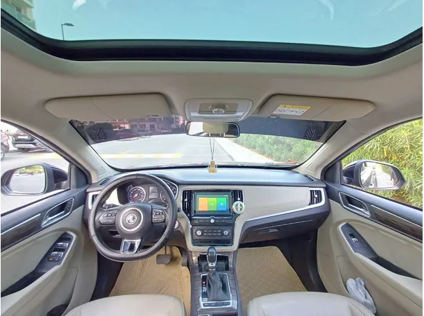 Car image 17