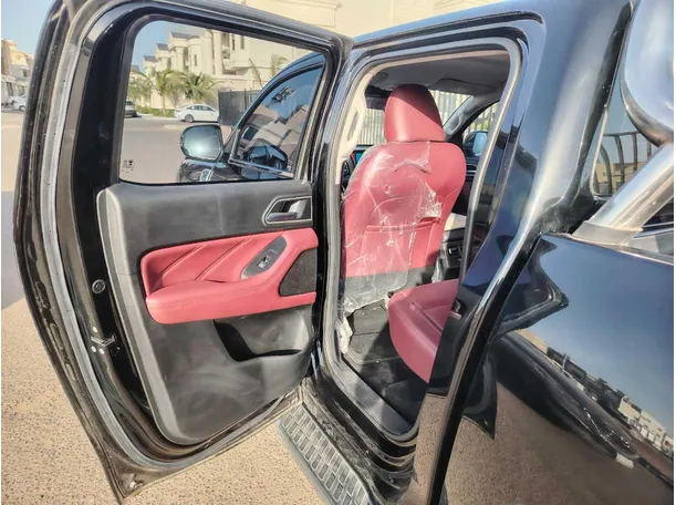 Car image 13