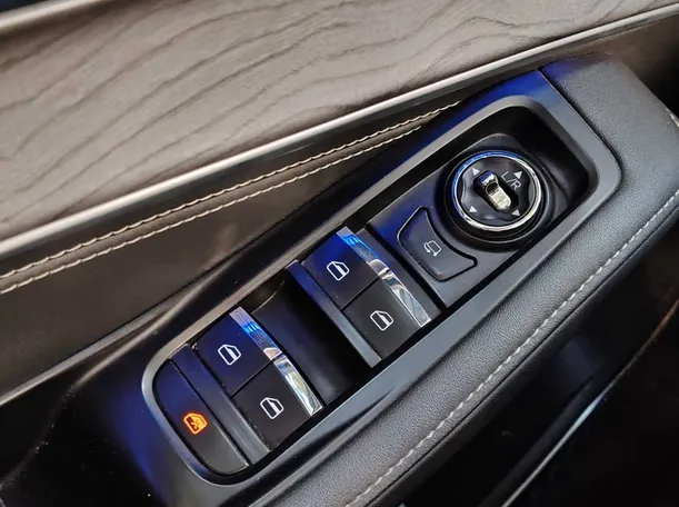Car image 32
