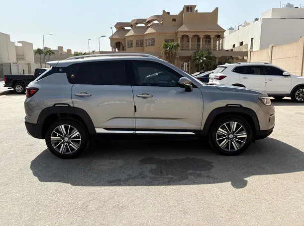 Car image 4
