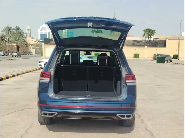 Car image 26