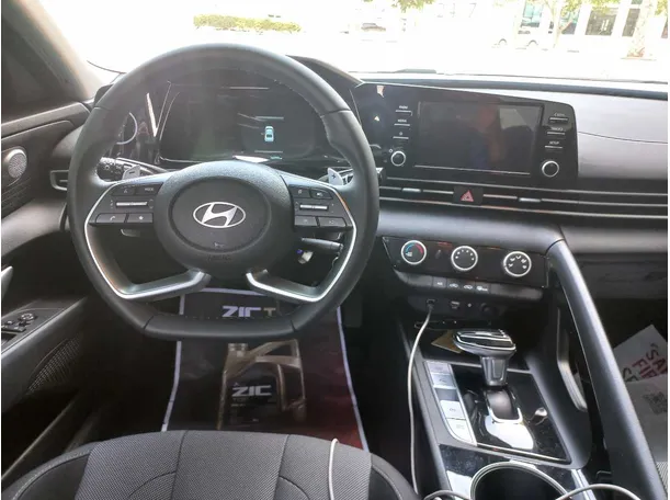 Car image 15