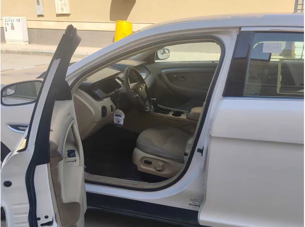 Car image 13