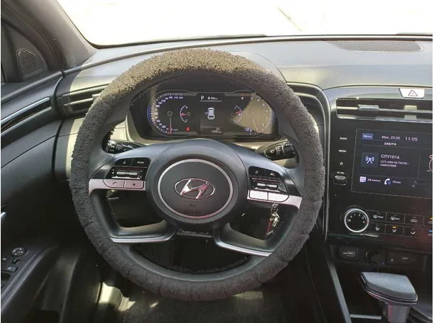 Car image 16