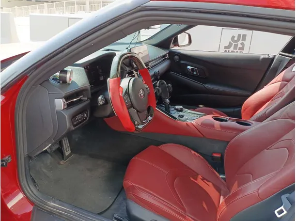 Car image 11