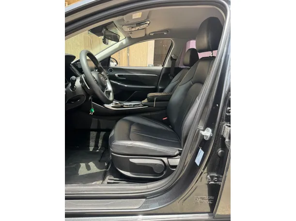 Car image 11