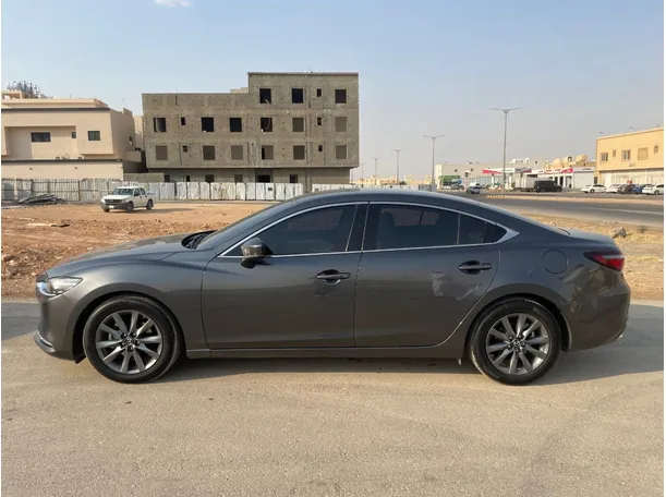Car image 8