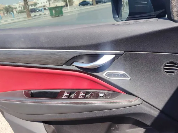 Car image 27