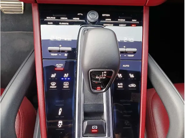 Car image 25