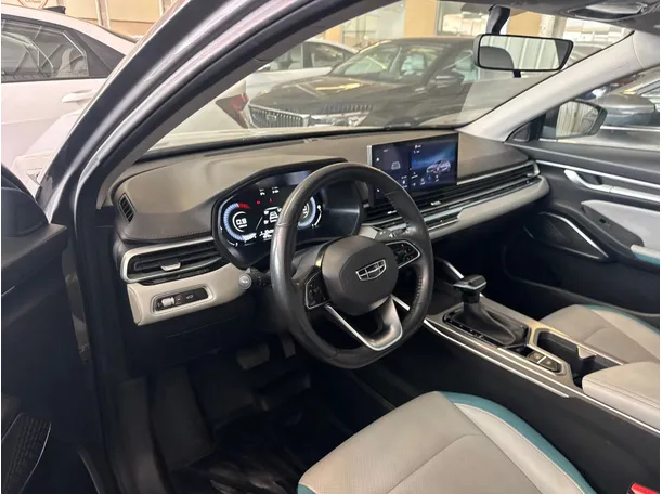 Car image 12