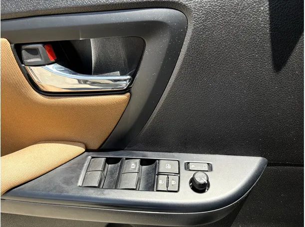 Car image 27