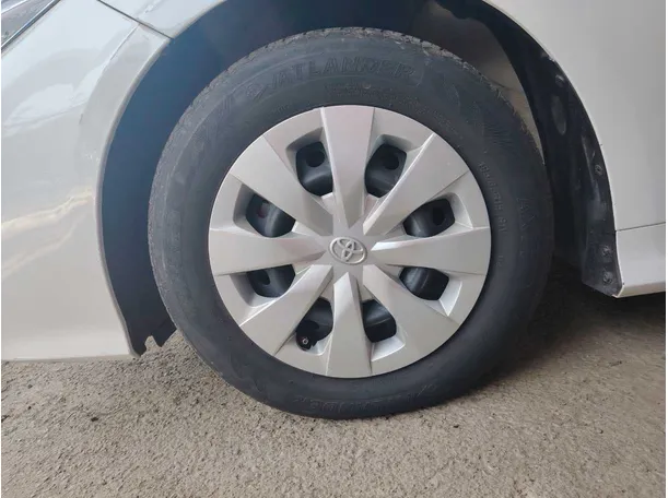 Car image 9