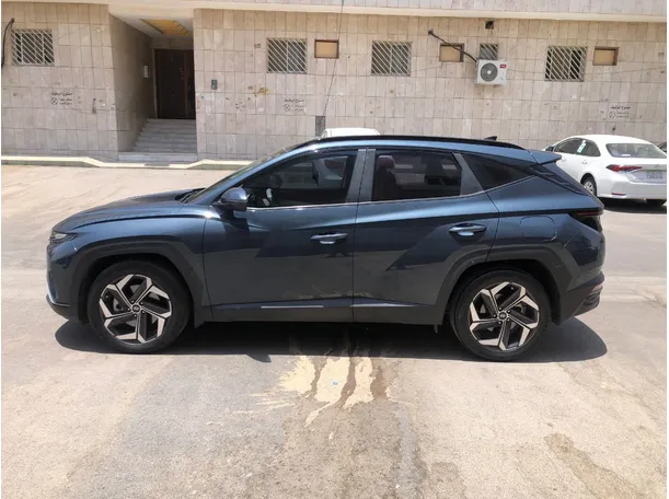 Car image 8