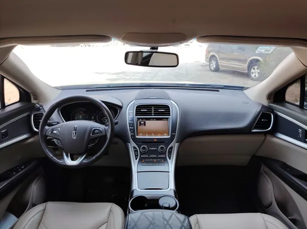 Car image 17