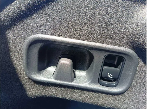 Car image 40