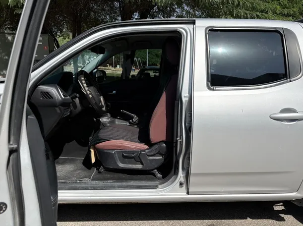 Car image 13