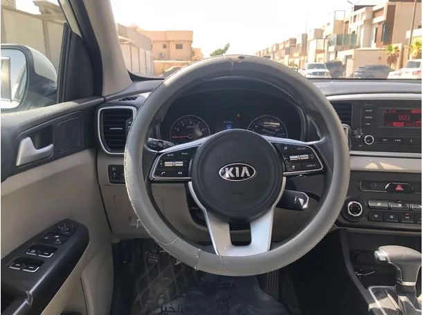Car image 16