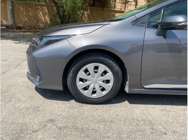 Car image 9