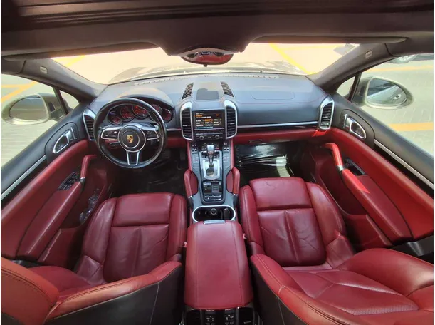 Car image 18