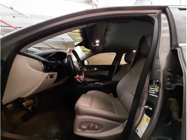 Car image 12