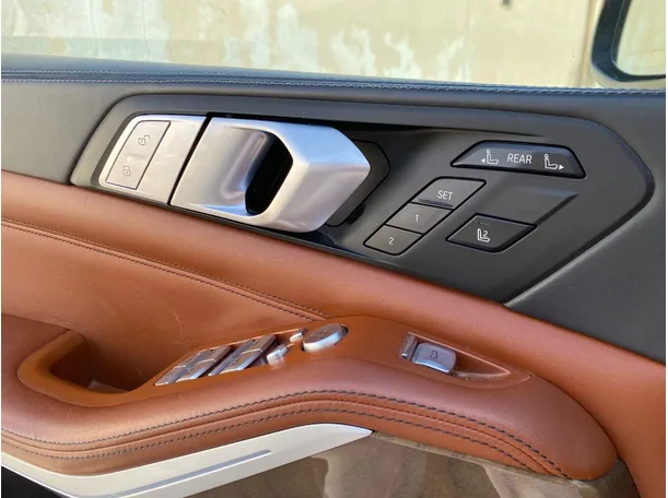 Car image 27