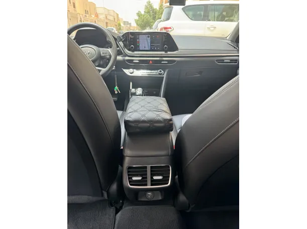 Car image 21