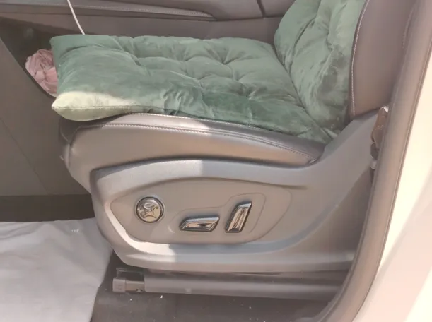 Car image 33