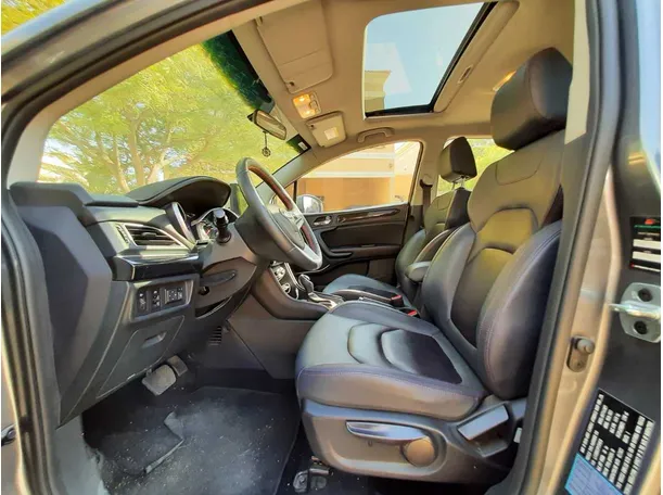 Car image 12