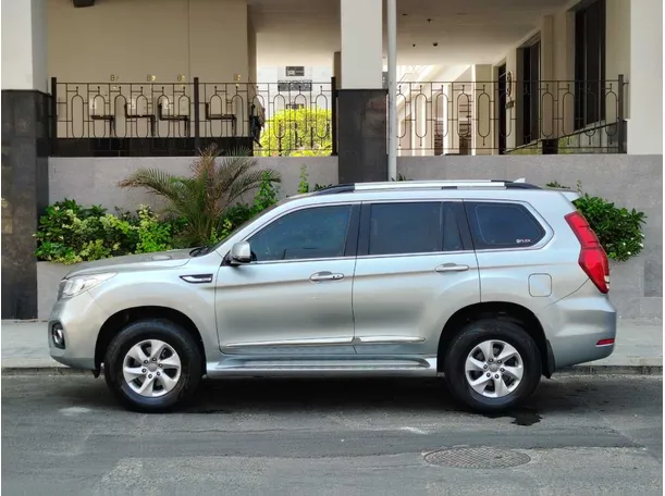 Car image 8