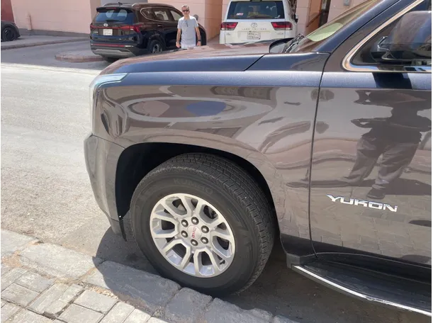 Car image 9