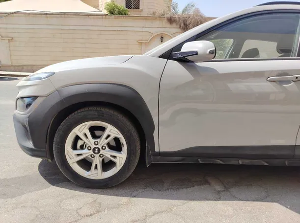 Car image 9