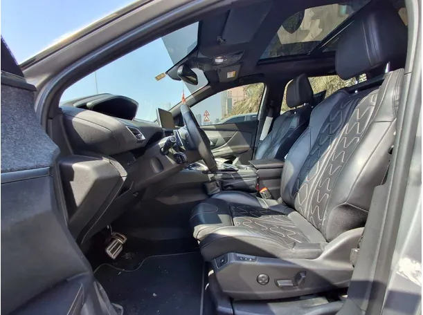 Car image 12