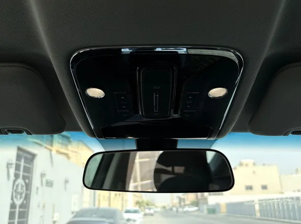 Car image 24