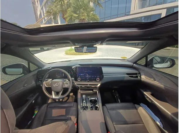 Car image 14