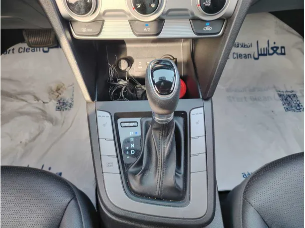 Car image 19