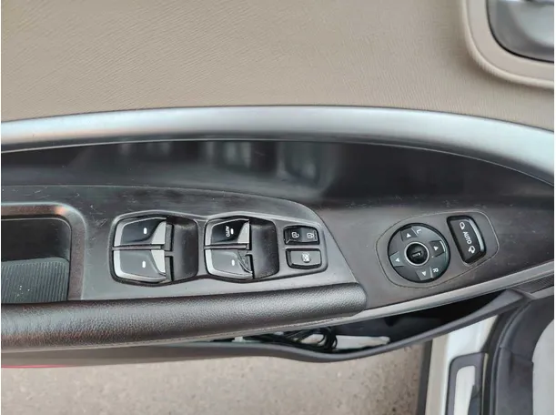 Car image 32