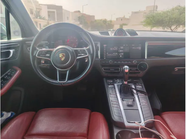 Car image 19