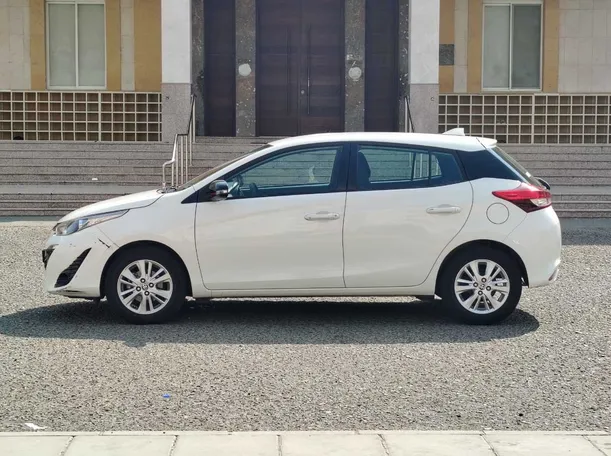 Car image 8