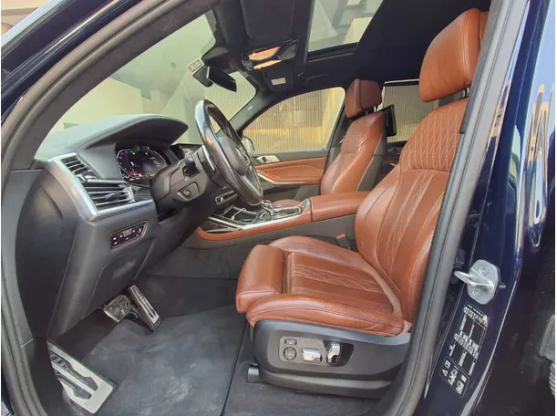 Car image 12