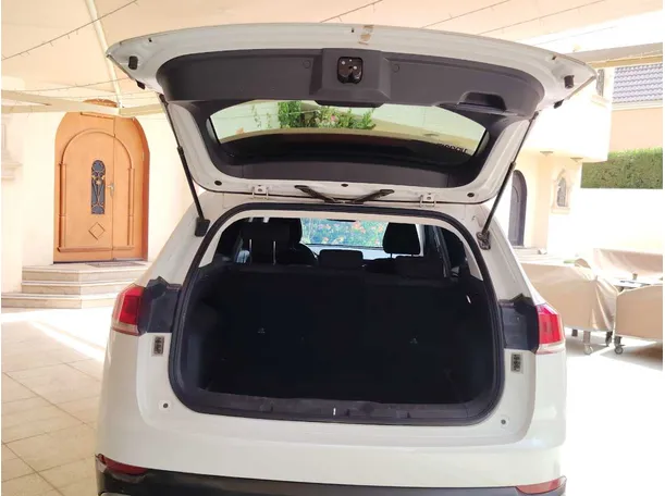 Car image 24