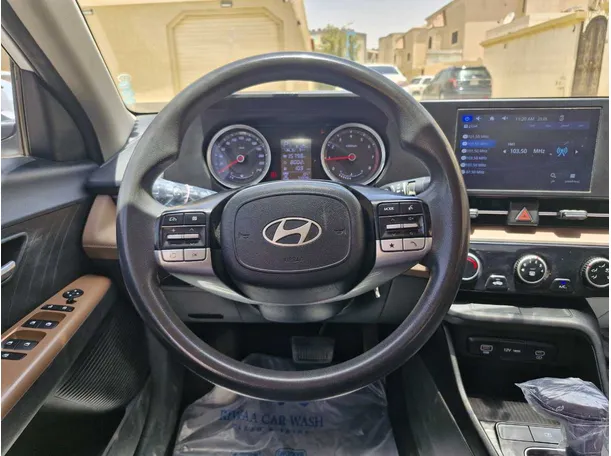 Car image 17