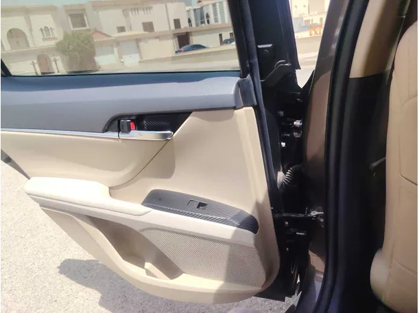 Car image 27