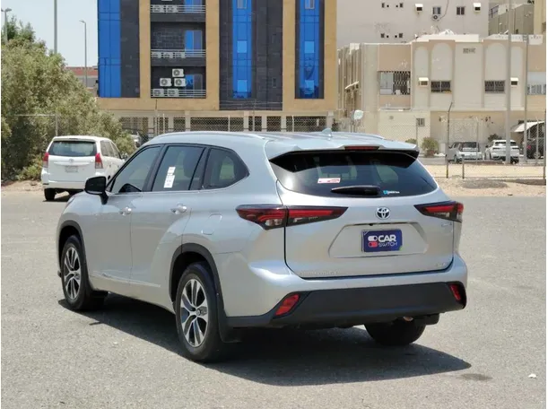Car image 7