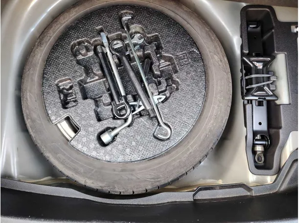 Car image 27
