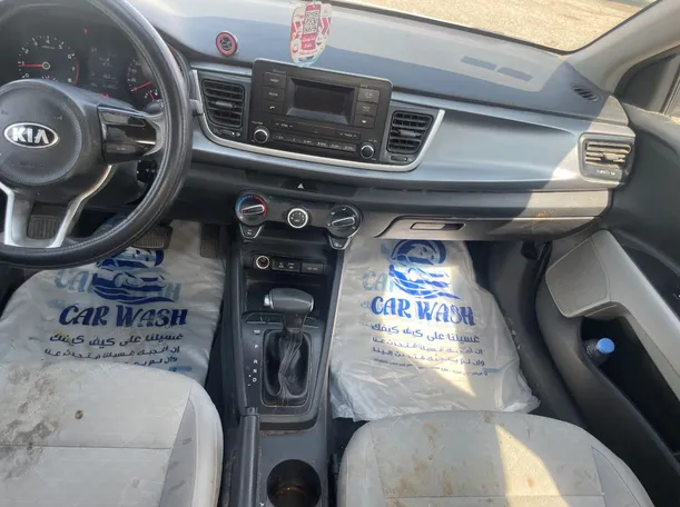 Car image 18