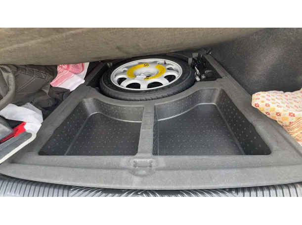Car image 27