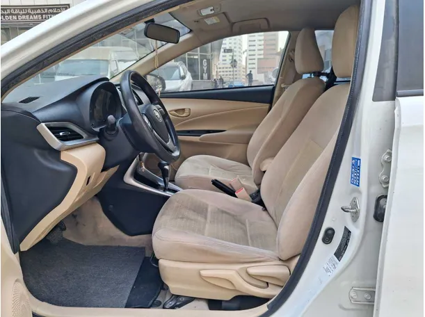 Car image 12
