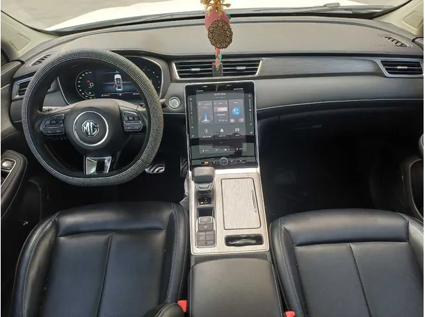Car image 15